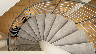Spindeltreppe mit modernem Belag als Teil der Umbau- und Bodenbelagsarbeiten in der Orthopädie- und Rehatechnik in Freiberg.